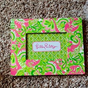 Lilly Pulitzer picture frame (with attached stand) 4x6” photo